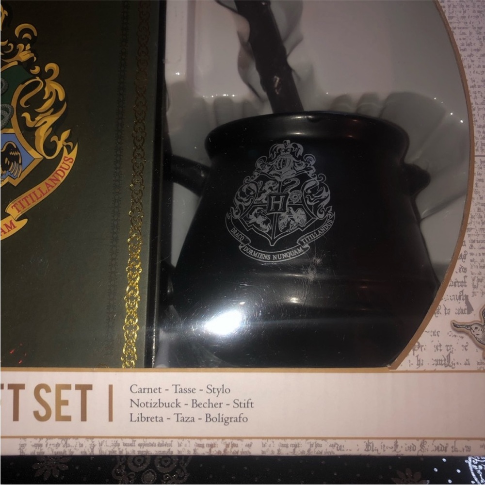 NIB Harry Potter 3 piece Gift Set (Notebook, Mug, Pen) - Picture 6 of 7